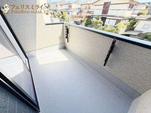 LiGNAGE　神戸市北区広陵町２丁目　１棟のバルコニー|■現地写真■
日当たり良好♪ワイドバルコニーで家族の洗濯物がたくさんほせます♪