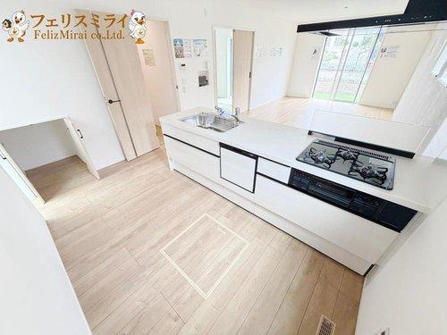 LiGNAGE　神戸市北区広陵町１丁目　１棟のキッチン|■現地写真■
食洗器完備の広々キッチン♪