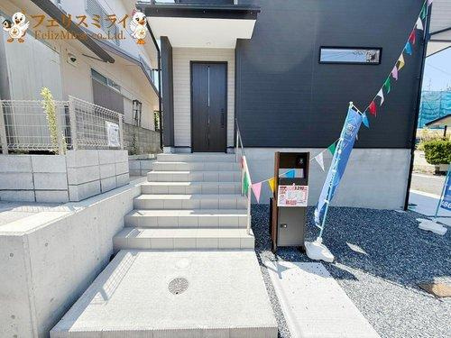First Town　神戸市北区広陵町第２４　１棟の玄関|■現地写真■
カラーモニターインターフォン
宅配ボックス完備◎
かざして開くスマートドア♪