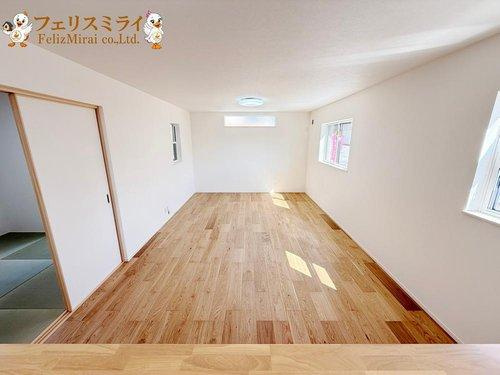 First Town　神戸市北区鈴蘭台北町第１２　全３棟の居間・リビング|■現地写真・３号棟■
ペアガラスなので防音・断熱もばっちりです♪風通しも大変良好！