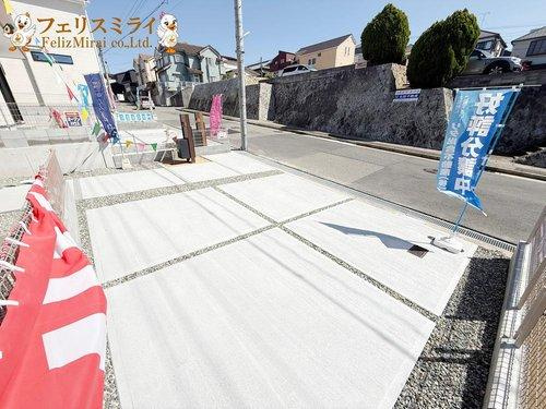 First Town　神戸市北区鈴蘭台北町第１２　全３棟の外観|■現地写真・１号棟■
お車並列で２台お停め頂けます♪