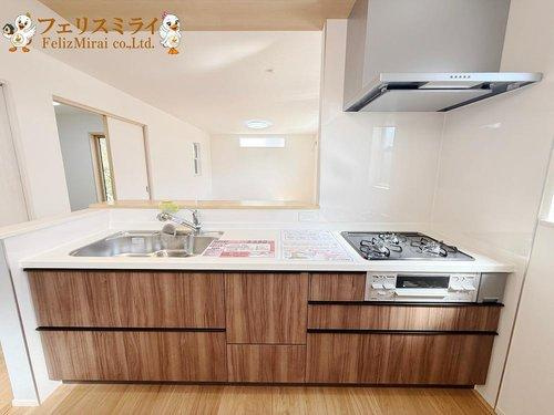 First Town　神戸市北区鈴蘭台北町第１２　全３棟のキッチン|■現地写真・３号棟■
大手施工で安心の住まい♪
オシャレな折下げ天井◎