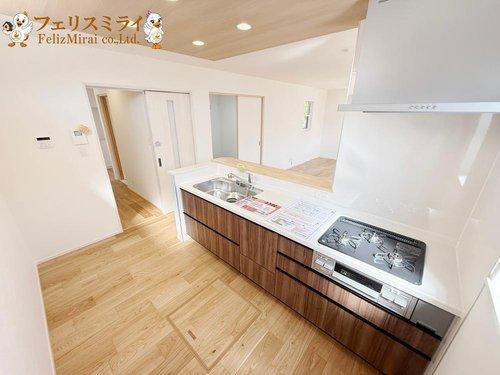 First Town　神戸市北区鈴蘭台北町第１２　全３棟のキッチン|■現地写真・３号棟■
キッチンのスペースは大変広々としております♪