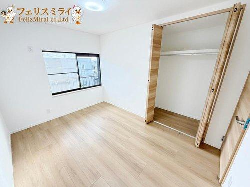 神戸市垂水区朝谷町１１-５のその他|■現地写真■
１階にはリビングの他に約９帖と広々とした洋室があります◎