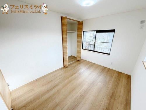 神戸市垂水区朝谷町１１-５のその他|■現地写真■
各部屋に大型収納完備♪