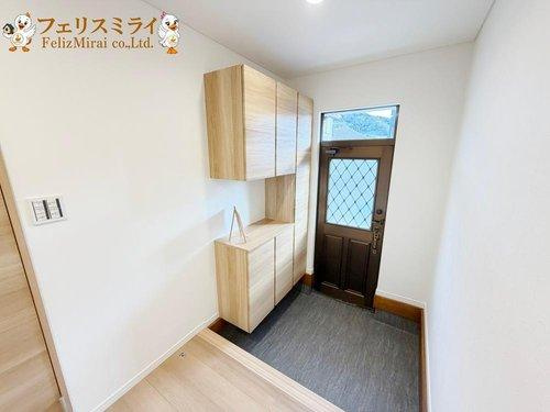 神戸市垂水区朝谷町１１-５の玄関|■現地写真■
たっぷり収納できるシューズボックス♪