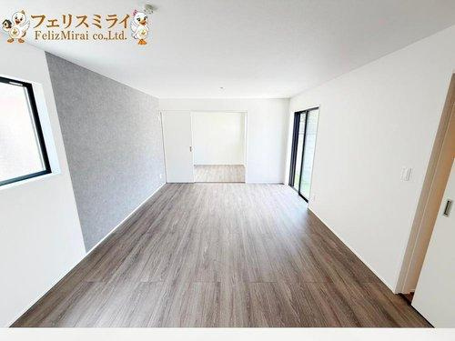 Grafare　神戸市北区惣山町　１棟の居間・リビング|■現地写真■
日当たり抜群のリビング♪