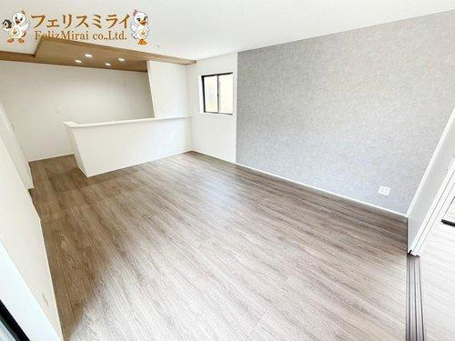 Grafare　神戸市北区惣山町　１棟の居間・リビング|■現地写真■
リビング隣接の洋室４．５帖合わせて
２０．５帖の広々LDKとしてもご利用頂いけます！