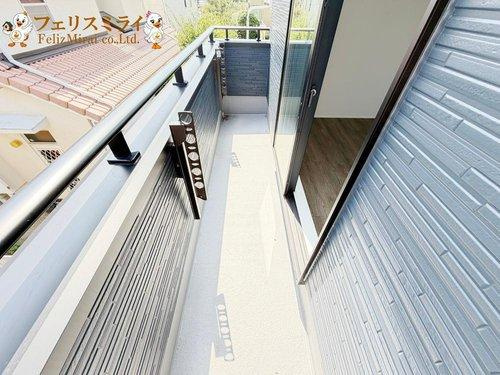 Grafare　神戸市北区惣山町　１棟のバルコニー|■現地写真■
広々としたワイドバルコニー♪
洗濯物がたくさん干せます♪