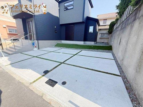 Grafare　神戸市北区惣山町　１棟の駐車場|■現地写真■
普通車駐車２～３台可♪