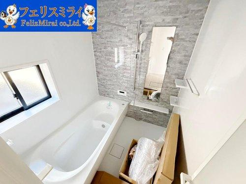 Grafare　神戸市北区惣山町２期　１棟の浴室|■現地写真■
１坪タイプの広々浴室♪
浴室暖房乾燥機も完備しております！