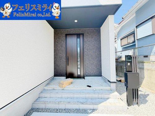 Grafare　神戸市北区惣山町２期　１棟の玄関|■現地写真■
機能門柱が完備されていおり、ポスト、カラーインターフォンがございます♪