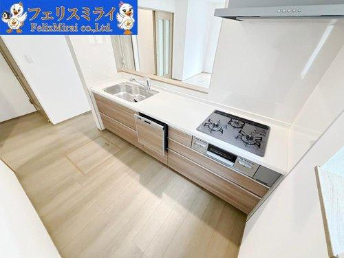 Heartful Town　神戸西区糀台２丁目２２番　全２棟のキッチン|■現地写真・A号棟■
キッチンのスペースは大変広々としています♪