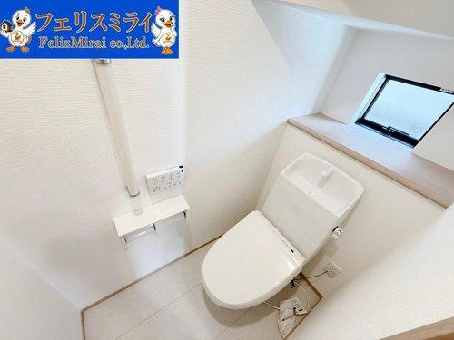 Heartful Town　神戸市北区鈴蘭台西町１丁目７番　１棟のトイレ|■現地写真■
節水ウォシュレット♪便ふたオート開閉で清潔＆快適です♪節水機能もありお掃除楽々凸凹も少ないです♪