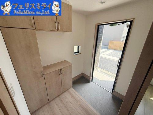 Heartful Town　神戸市北区鈴蘭台西町１丁目７番　１棟の玄関|■現地写真■
たっぷり収納できるシューズボックス♪