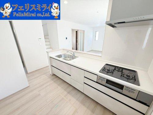 Heartful Town　神戸市北区鈴蘭台西町１丁目７番　１棟のキッチン|■現地写真■
天板が広いキッチン♪
お料理が捗ります♪