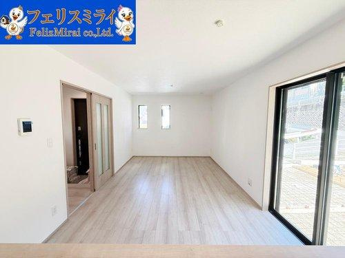 Heartful Town　神戸市北区鈴蘭台西町１丁目７番　１棟の居間・リビング|■現地写真■
ペアガラスなので防音・断熱もばっちりです♪風通しも大変良好！