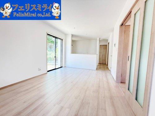 Heartful Town　神戸市北区鈴蘭台西町１丁目７番　１棟の居間・リビング|■現地写真■
広々ＬＤＫ
窓が多く、大変明るいです◎