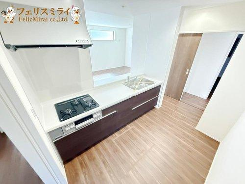 Livele Ｇａｒｄｅｎ　神戸市北区星和台　１棟（平屋）のキッチン|■現地写真■
ペアガラスなので防音・断熱もばっちりです♪風通しも大変良好！