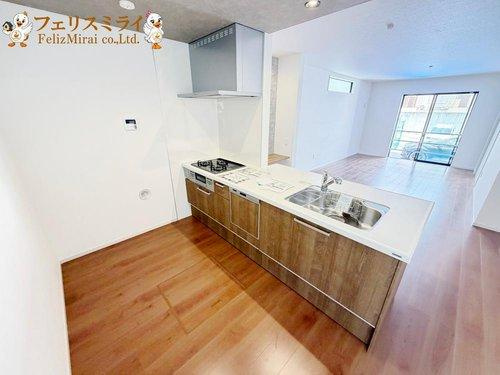 Terrechez　神戸市北区南五葉２期　全１棟のキッチン|■現地写真■
キッチンのスペースは大変広々としています♪