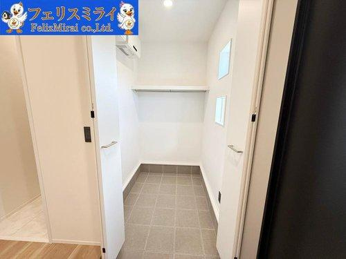 マリンホーム　神戸市北区山の街1０　全５棟の玄関|■現地写真・４号棟■
憧れのシューズインクローク♪