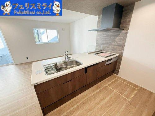 マリンホーム　神戸市北区山の街1０　全５棟のキッチン|■現地写真・４号棟■
木目調のお洒落なキッチンでございます♪