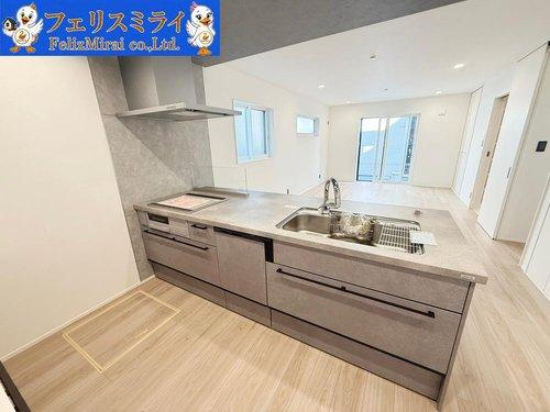 マリンホーム　神戸市北区山の街1０　全５棟のキッチン|■現地写真・３号棟■
天板が広いキッチン♪
お料理が捗ります♪