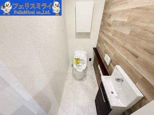 マリンホーム　神戸市北区山の街1０　全５棟のトイレ|■現地写真・４号棟■
節水ウォシュレット♪トイレ内に手洗いスペースも完備しております♪