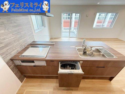神戸市須磨区若草町３丁目　全１棟のキッチン|■現地写真■
天板が広いフルフラットキッチン♪深型食洗器完備♪