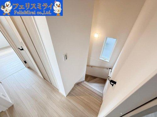 　の内装|■現地写真■
家族に優しい手すり付き階段♪手すりには安全のほかにも身体への負担の軽減という大きな役割があります♪
