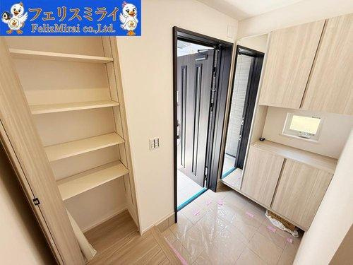 　の玄関|■現地写真■
広々とした玄関♪高さがあるシューズボックスを完備しております♪