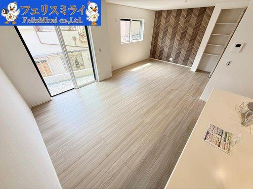 　の居間・リビング|■現地写真■
リビングは約１８．７５帖御座います、明るいLDKとなっております♪