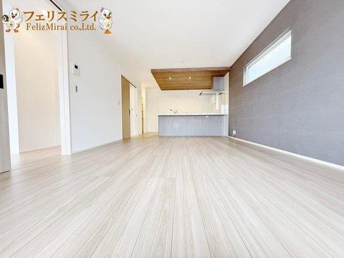 　の居間・リビング|■現地写真・2号棟■
明るいリビング♪
ペアガラスなので防音・断熱もばっちりです♪