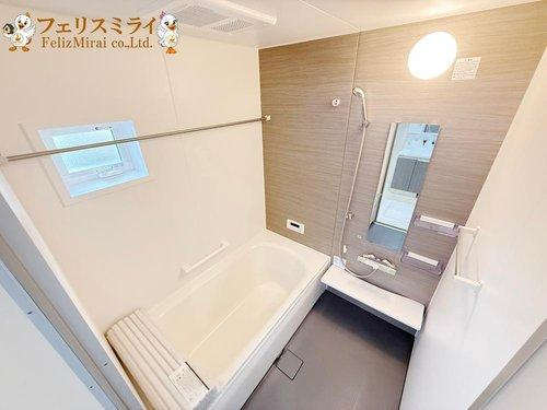 　の浴室|■現地写真・2号棟■
１坪サイズのお風呂となっており、寛げる空間でございます♪