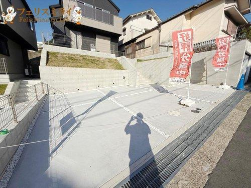 　の駐車場|■現地写真・２号棟■
お車並列で２台駐車可能♪