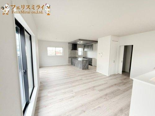 神戸市北区鈴蘭台南町３丁目１０-１８の居間・リビング|■現地写真■
２３帖の広々としたリビング♪