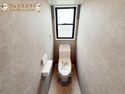 神戸市北区鈴蘭台南町３丁目１０-１８のトイレ|■現地写真■
節水ウォシュレット♪便ふたオート開閉で清潔＆快適です♪節水機能もありお掃除楽々凸凹も少ないです♪