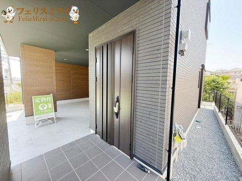 神戸市北区鈴蘭台南町３丁目１０-１８の玄関|■現地写真■
お洒落な玄関ドア♪