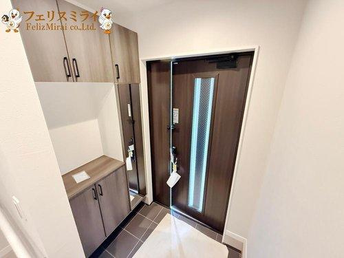 神戸市北区鈴蘭台南町３丁目１０-１８の玄関|■現地写真■
たっぷり収納できるシューズボックス♪