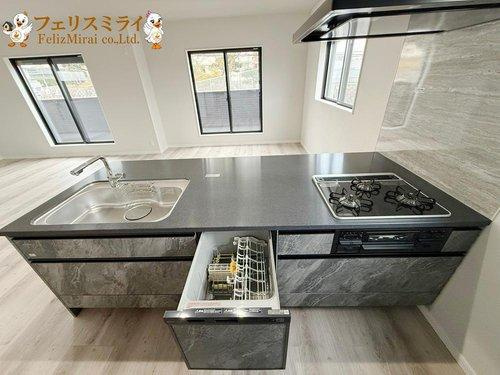 神戸市北区鈴蘭台南町３丁目１０-１８のキッチン|■現地写真■
天板が広いキッチン♪