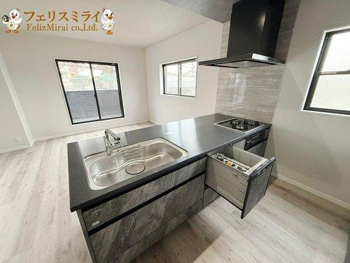 神戸市北区鈴蘭台南町３丁目１０-１８のキッチン|■現地写真■
キッチンの後ろは大変広々としております♪