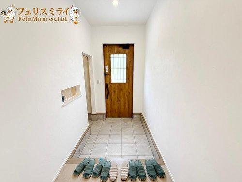 神戸市北区星和台５丁目の玄関|■現地写真■
シューズインクローゼットもあり、アウトドア用品や趣味の道具などの収納にも困りません！