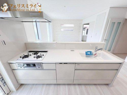 神戸市垂水区つつじが丘６丁目のキッチン|■現地写真■
天板の広いキッチン♪食洗器も完備！