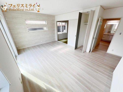 神戸市垂水区つつじが丘６丁目の居間・リビング|■現地写真■
明るいリビング♪
ペアガラスなので防音・断熱もばっちりです♪