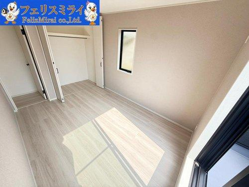 明石市松が丘３丁目　全２棟のその他|■現地写真・B号棟■
大きな掃き出し窓がる２階のお部屋でございます、陽当たりも良好でございます♪