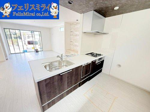Terrechez　神戸市垂水区塩屋台１期　全１棟のキッチン|■現地写真■
キッチン後ろのスペースは大変広々としています♪