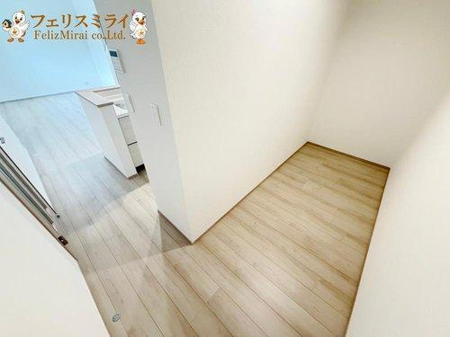 Heartful Town　明石市魚住町西岡１８４６番地　全５棟（明石）のキッチン|■現地写真・A号棟■
憧れのパントリー♪