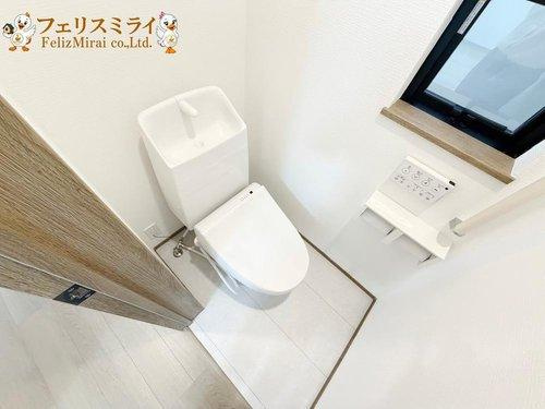 Heartful Town　明石市大久保町西島１０５７番　全２棟のトイレ|■現地写真・B号棟■
節水ウォシュレット♪便ふたオート開閉で清潔＆快適です♪節水機能もありお掃除楽々凸凹も少ないです♪