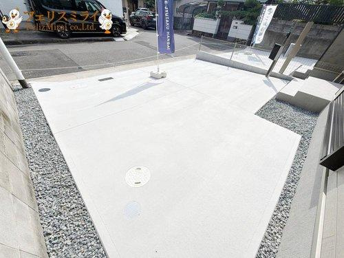 Heartful Town　明石市大久保町西島１０５７番　全２棟の駐車場|■現地写真・B号棟■
普通車駐車２台可♪
前面道路は交通量が少なく駐車しやすいです♪