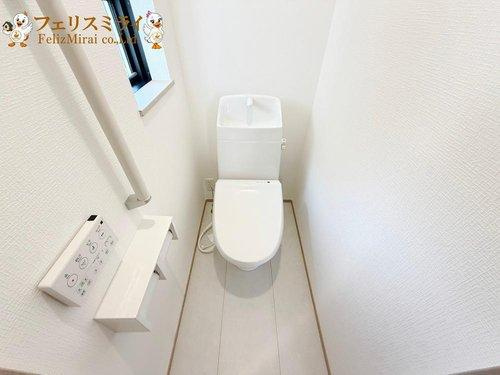 Heartful Town　明石市二見町東二見第１期　全７区画（神戸のトイレ|■現地写真・F号棟■
節水ウォシュレット♪便ふたオート開閉で清潔＆快適です♪節水機能もありお掃除楽々凸凹も少ないです♪